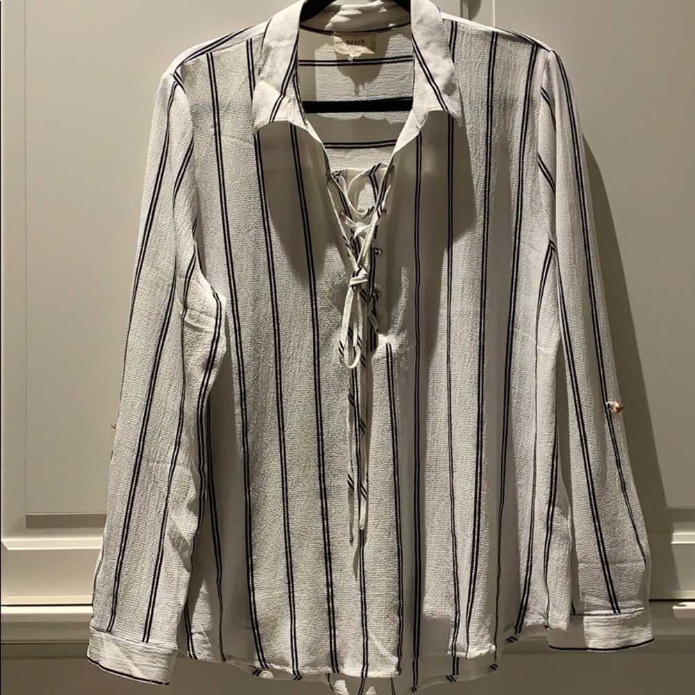 Flowy long collar shirt